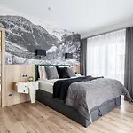 Apartament 16 *