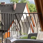 Apartament 16 *